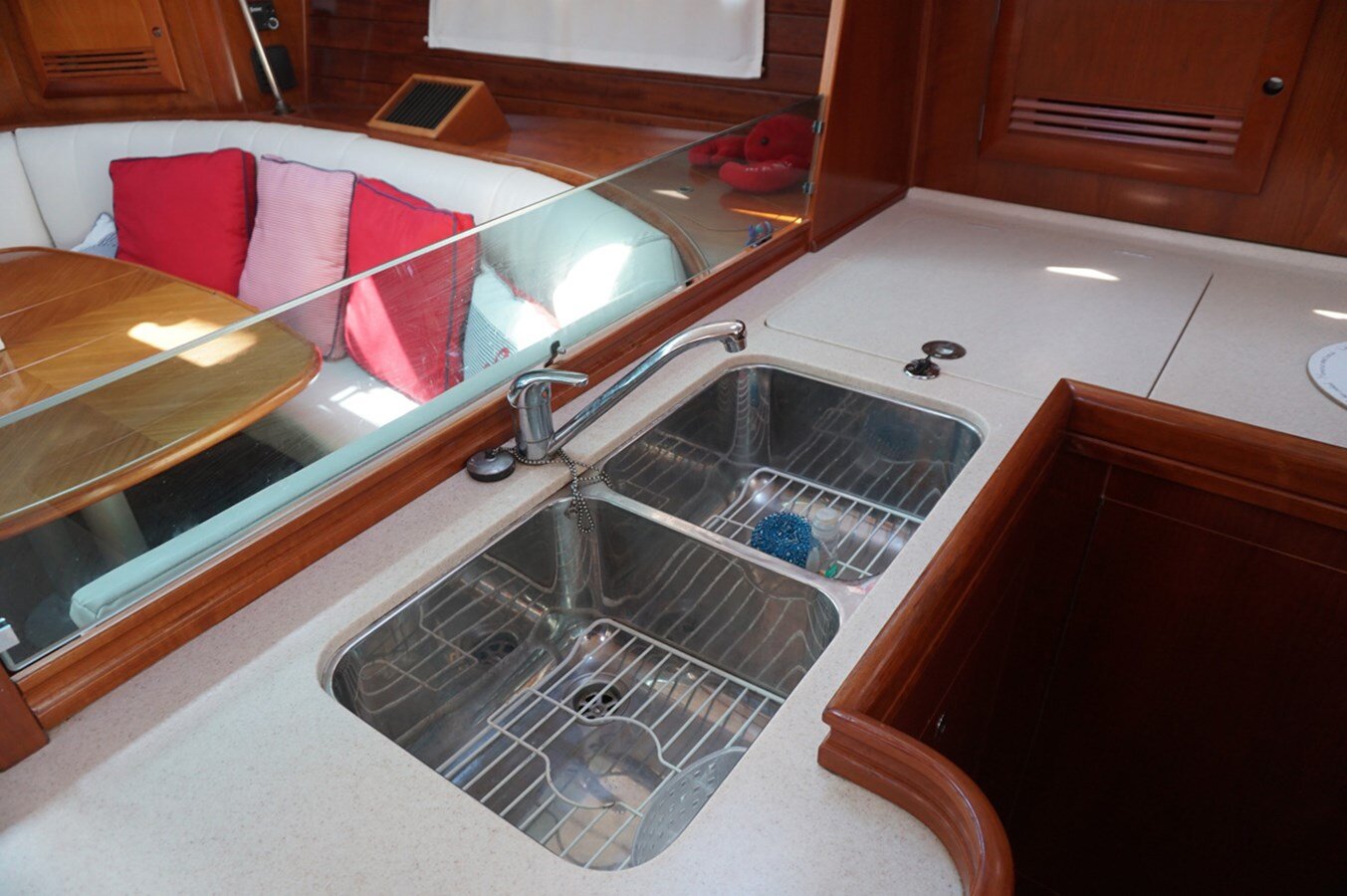 2005-beneteau-46-11-eb32a5