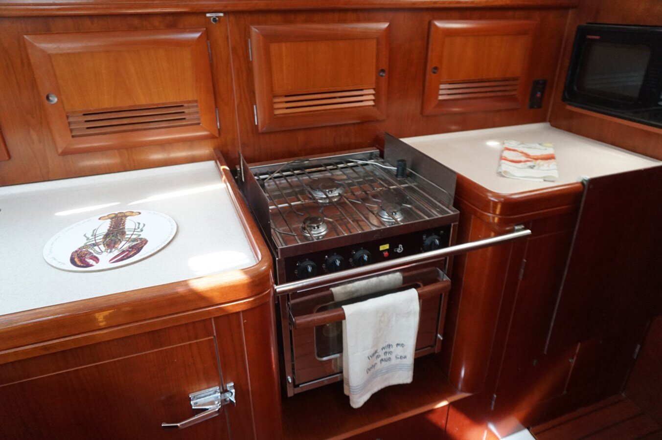 2005-beneteau-46-11-eb32a5