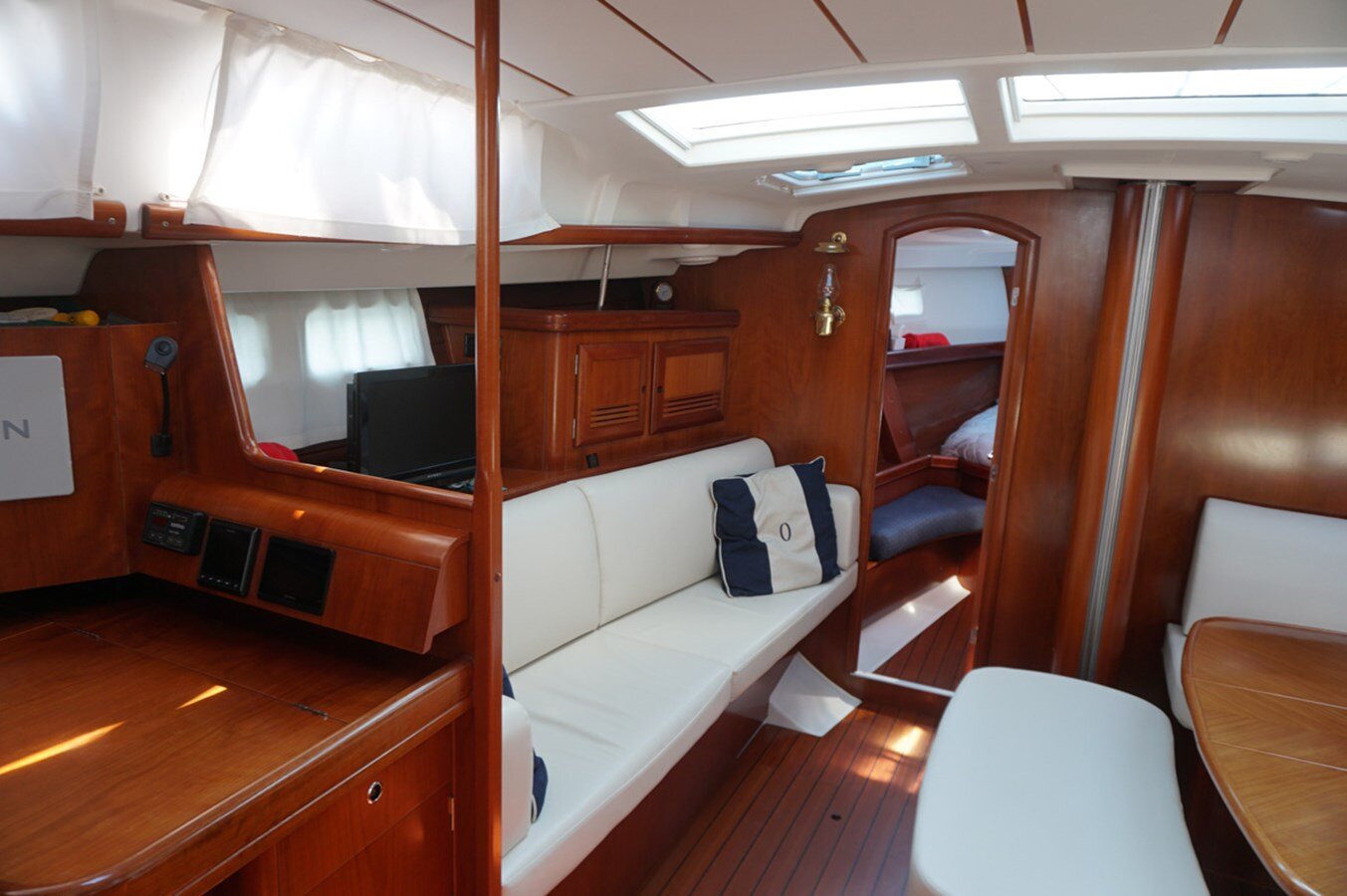 2005-beneteau-46-11-eb32a5