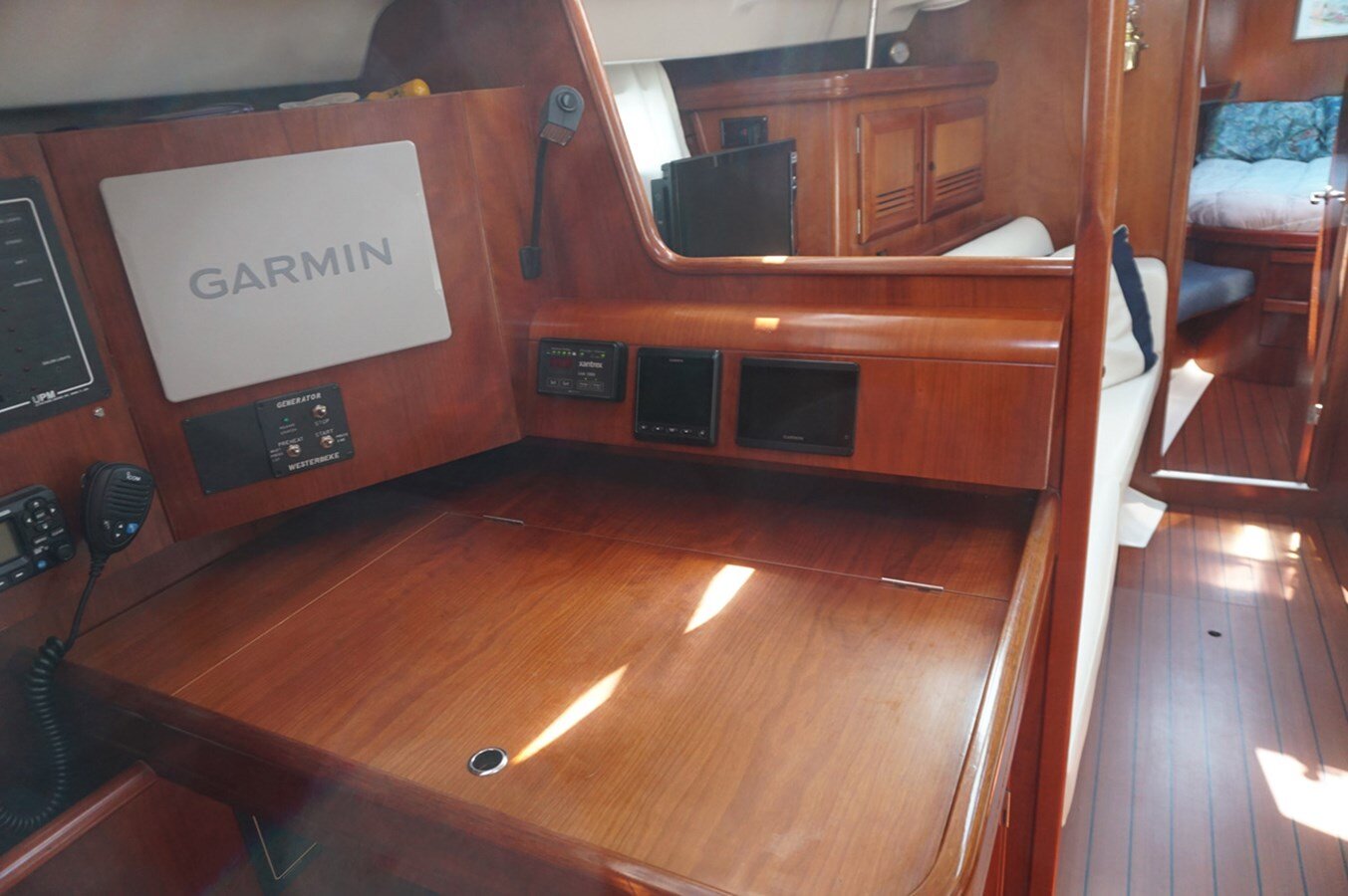 2005-beneteau-46-11-eb32a5