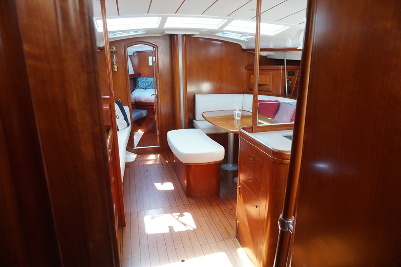 2005-beneteau-46-11-eb32a5