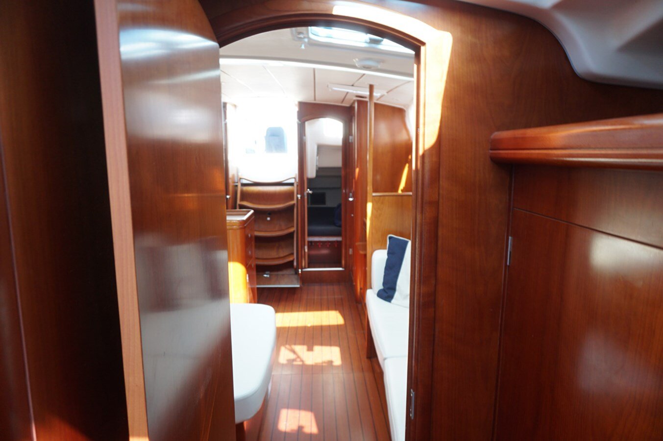 2005-beneteau-46-11-eb32a5