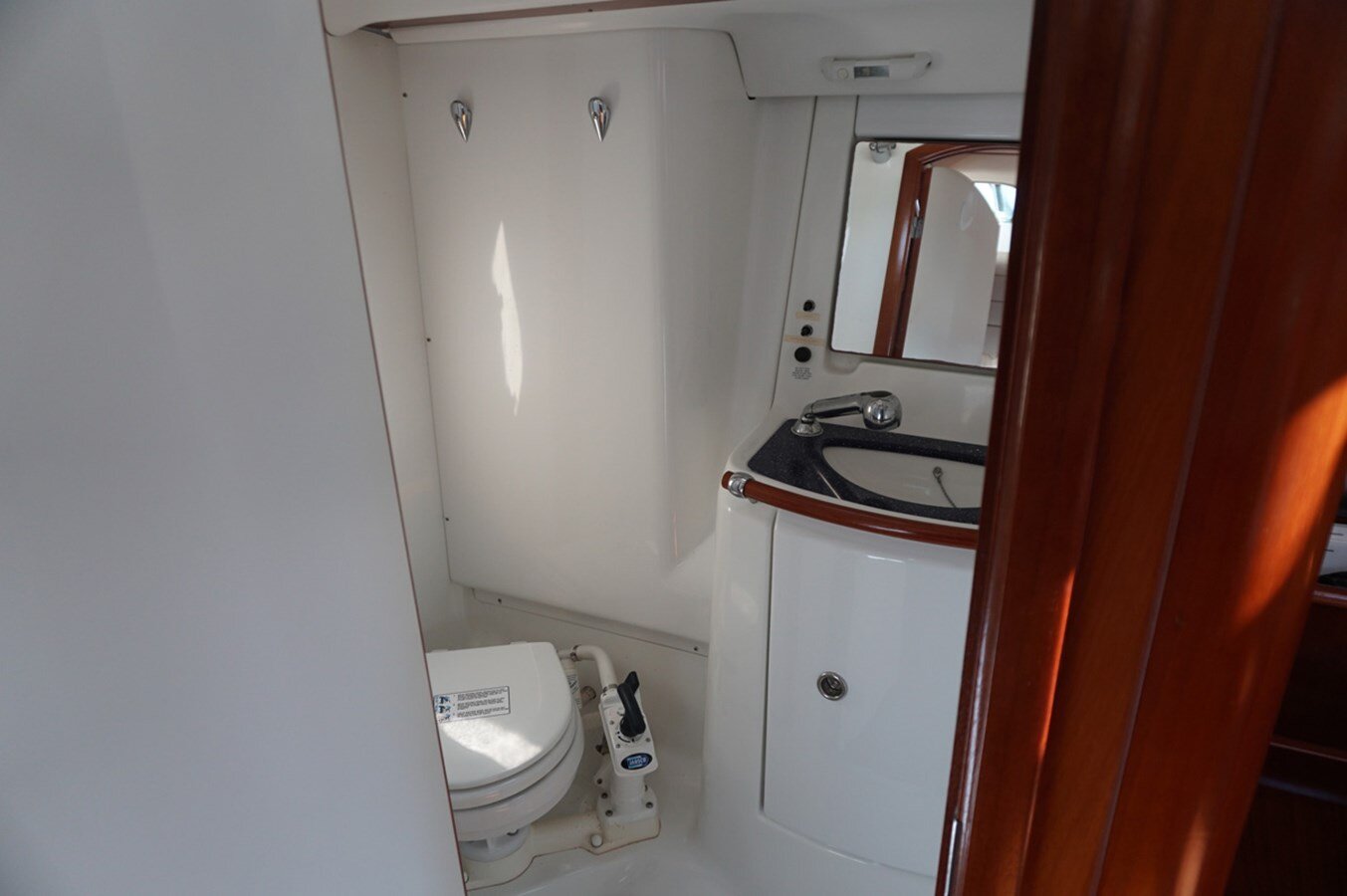 2005-beneteau-46-11-eb32a5