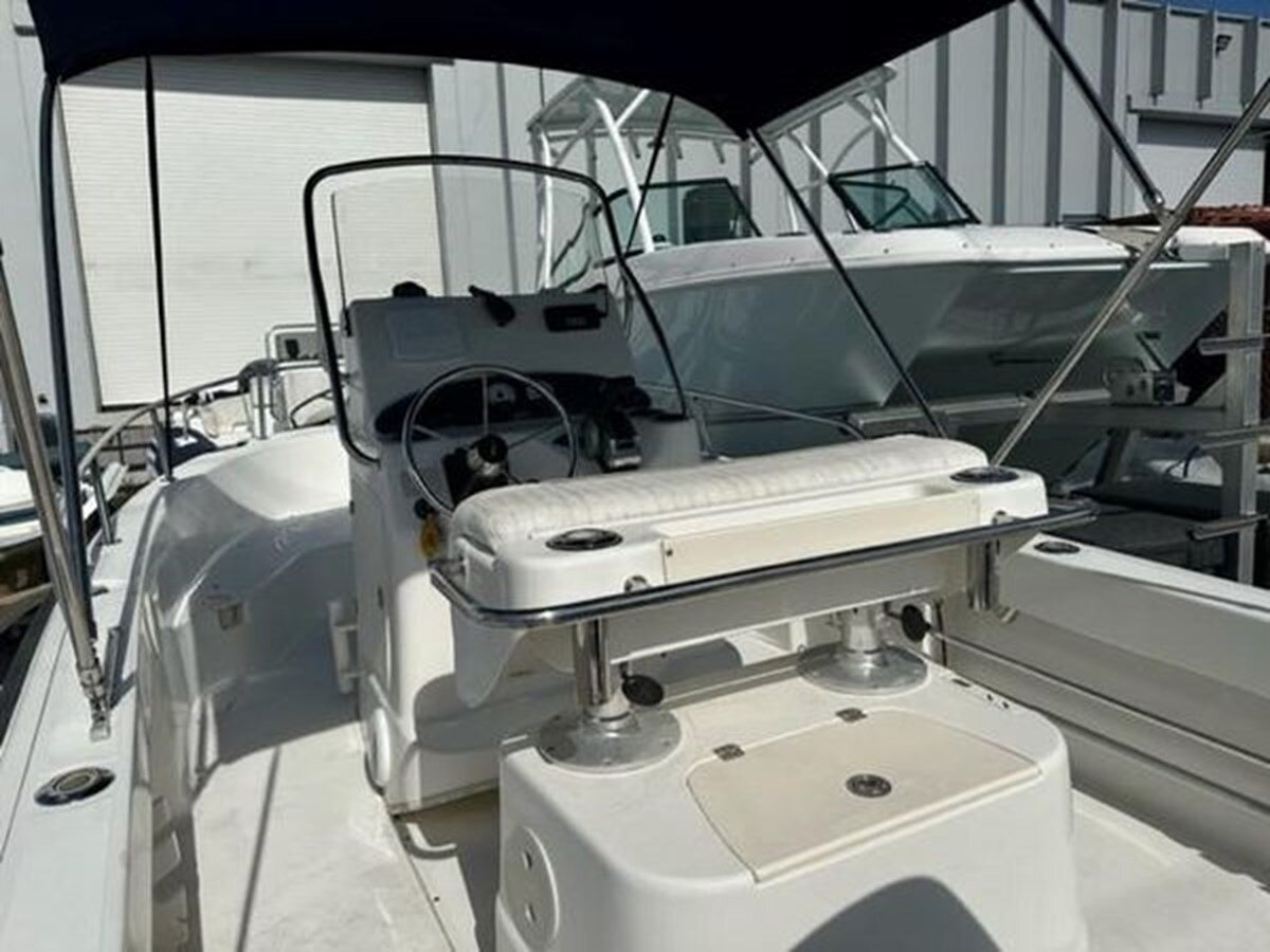 2005-boston-whaler-18-10-8277f8