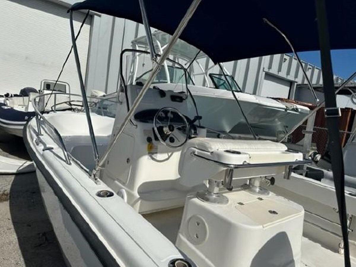 2005-boston-whaler-18-10-8277f8