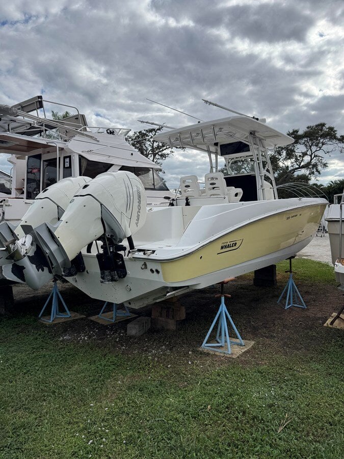 2005-boston-whaler-32-2-865136