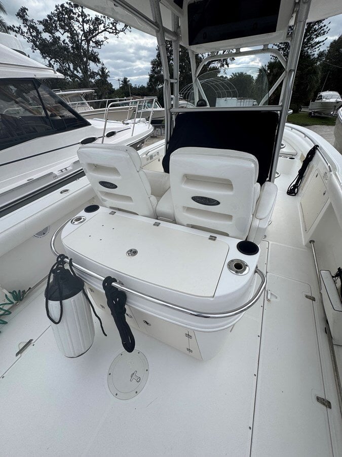 2005-boston-whaler-32-2-865136