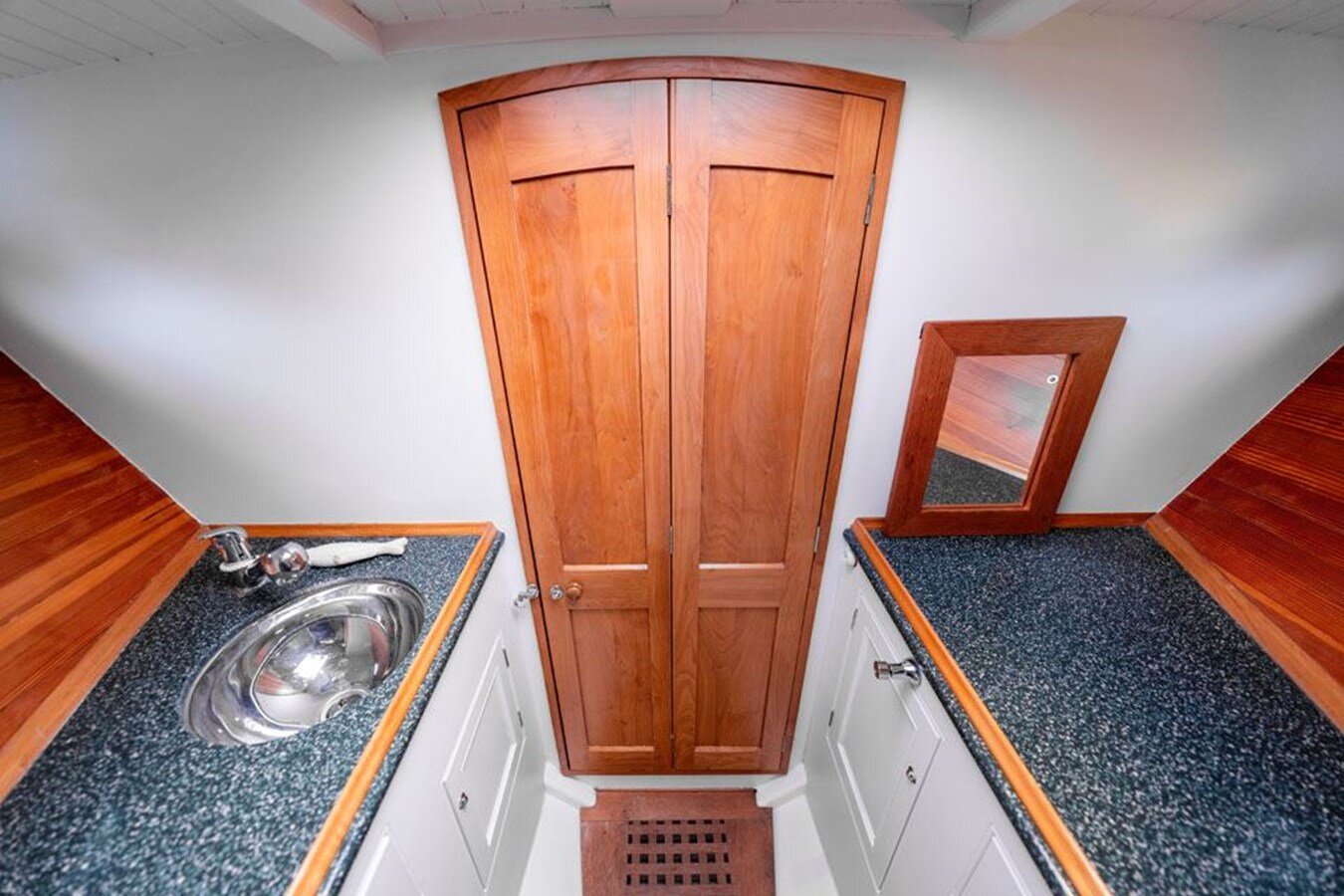 2005-cockwells-32-4-74505c