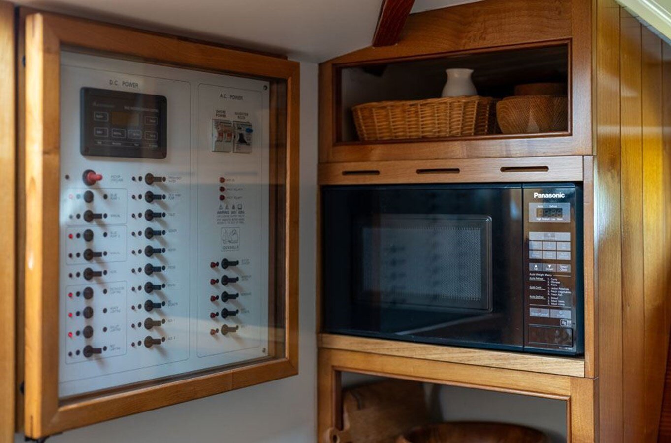 2005-cockwells-32-4-74505c