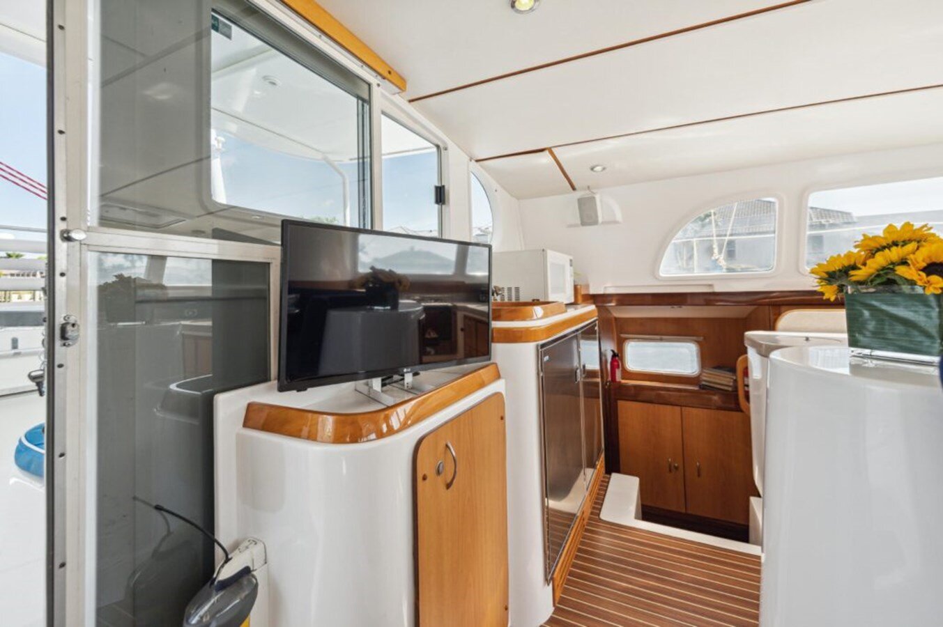 2005-dolphin-46-d77a91