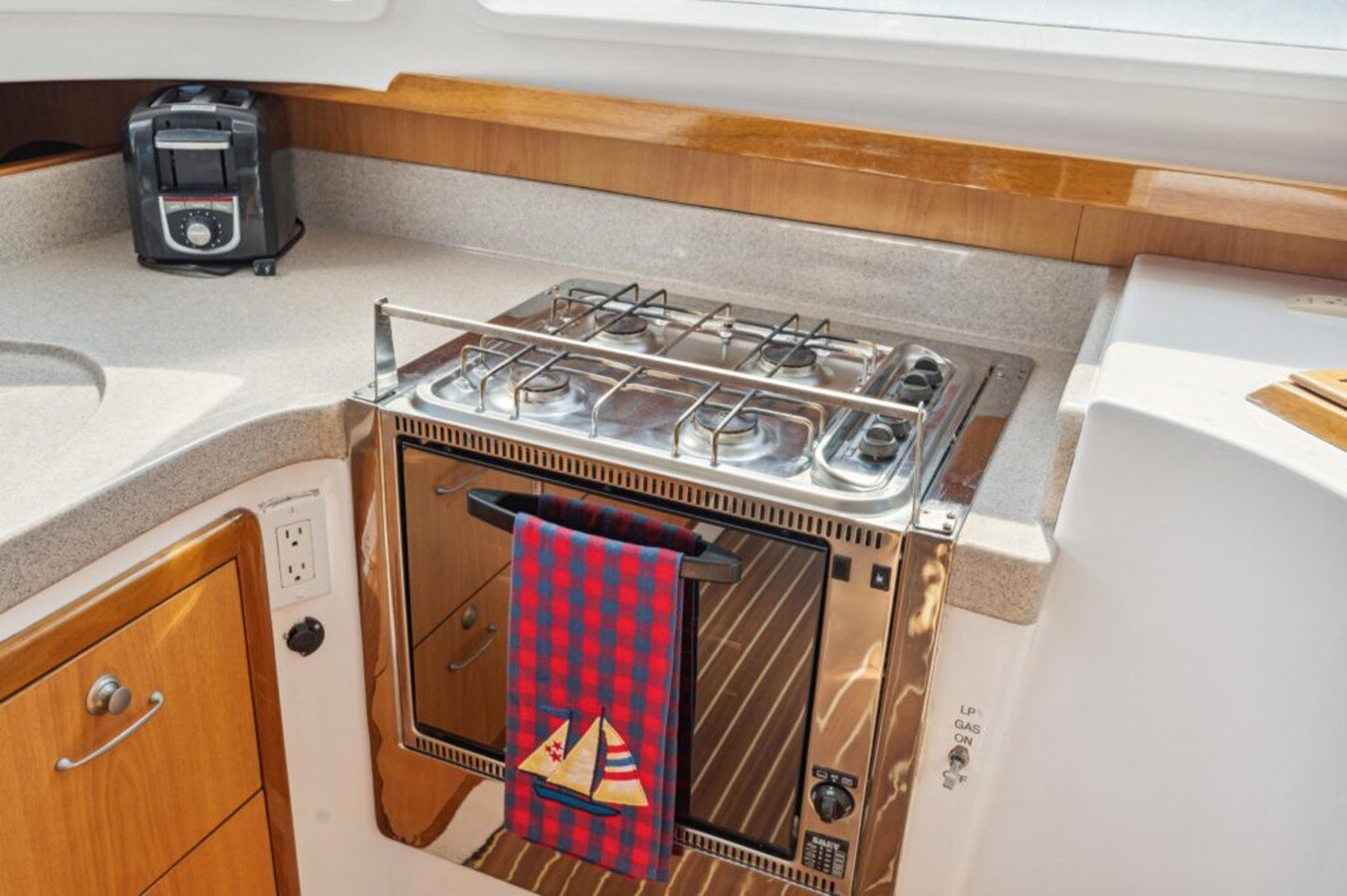 2005-dolphin-46-d77a91