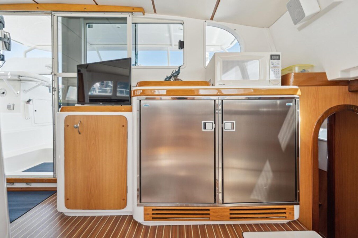 2005-dolphin-46-d77a91