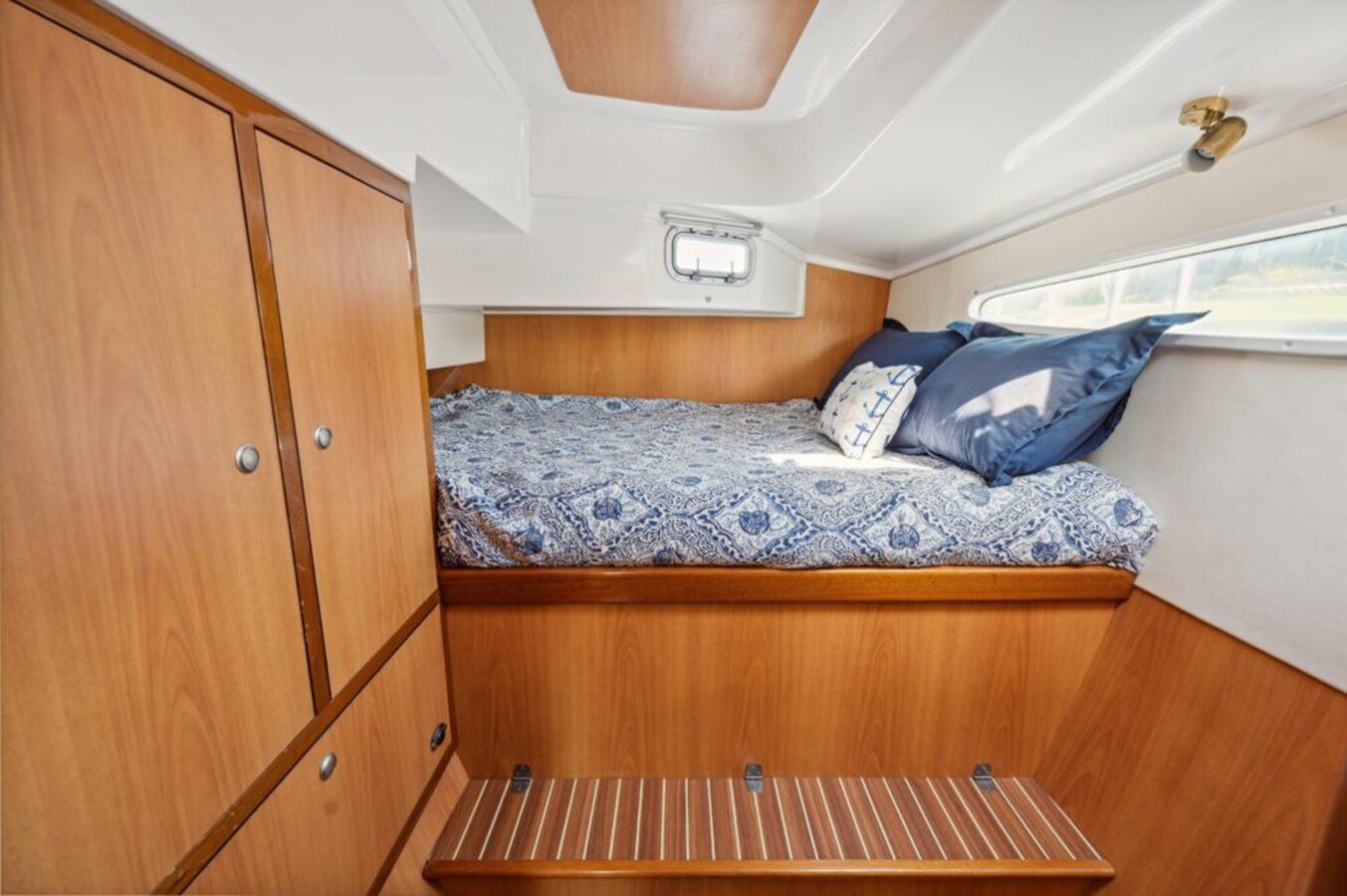 2005-dolphin-46-d77a91