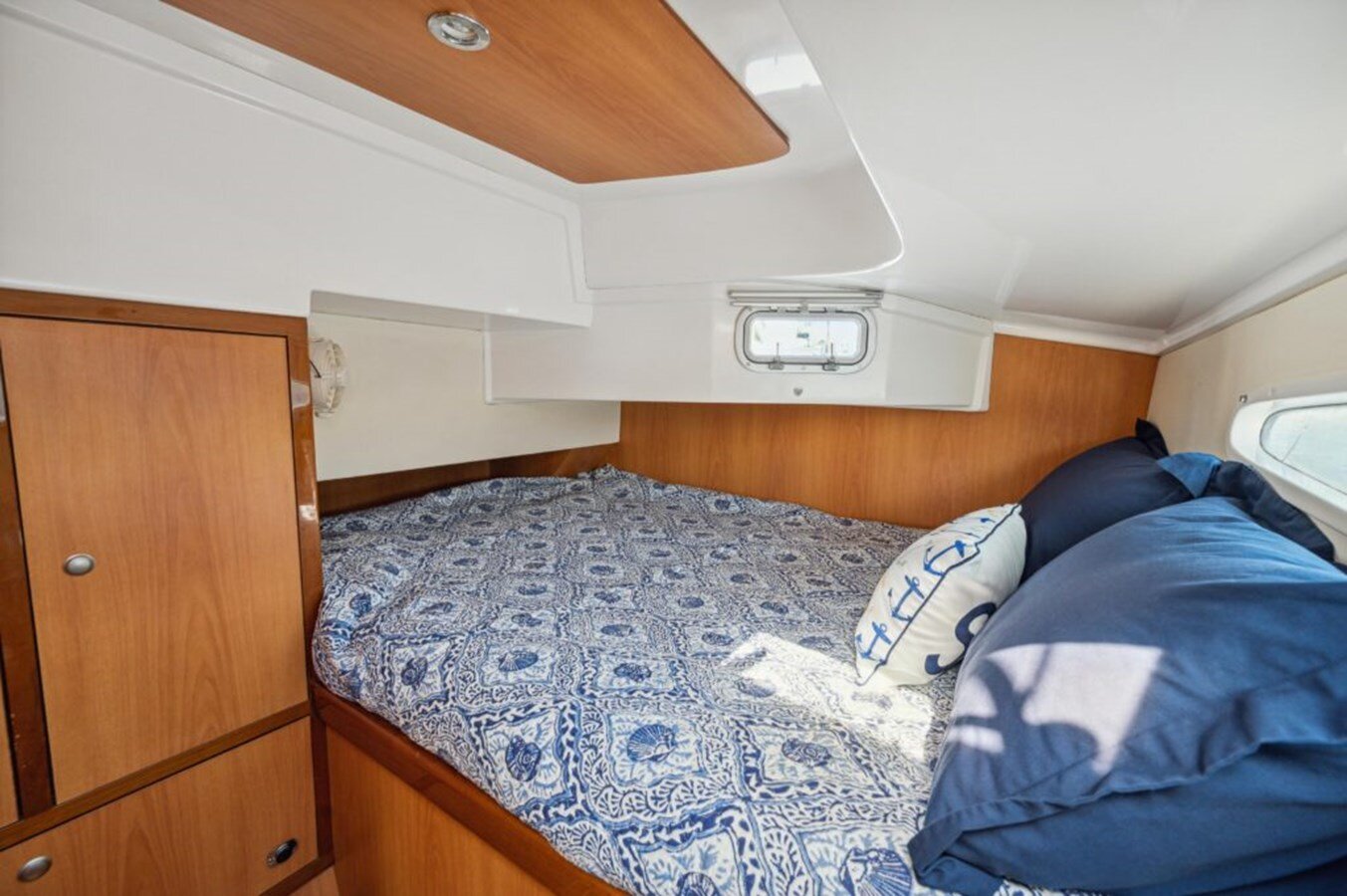 2005-dolphin-46-d77a91