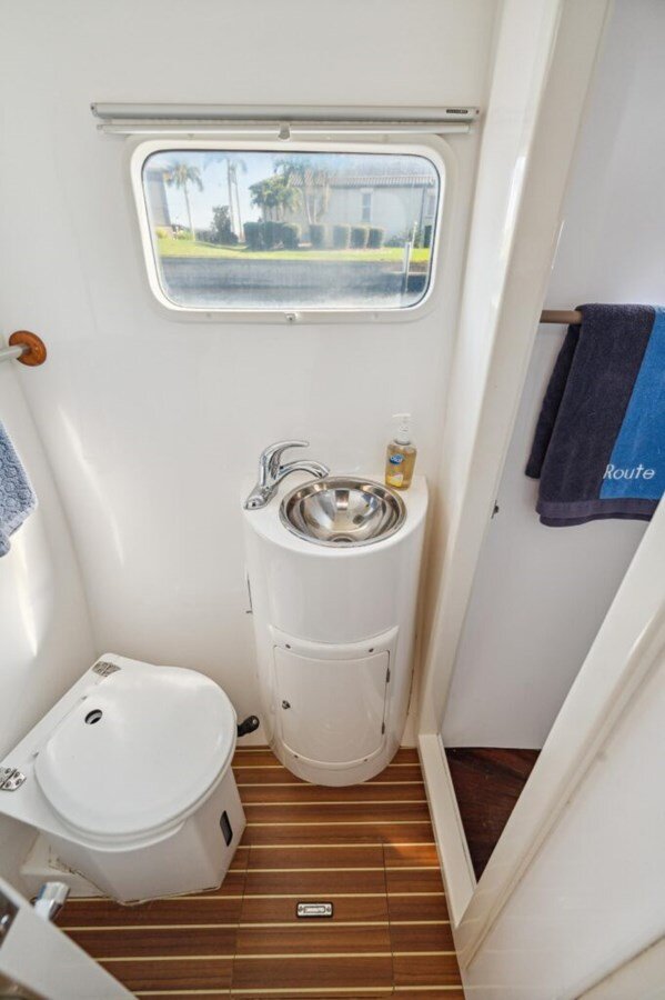 2005-dolphin-46-d77a91