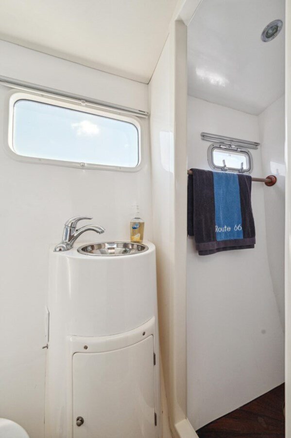 2005-dolphin-46-d77a91