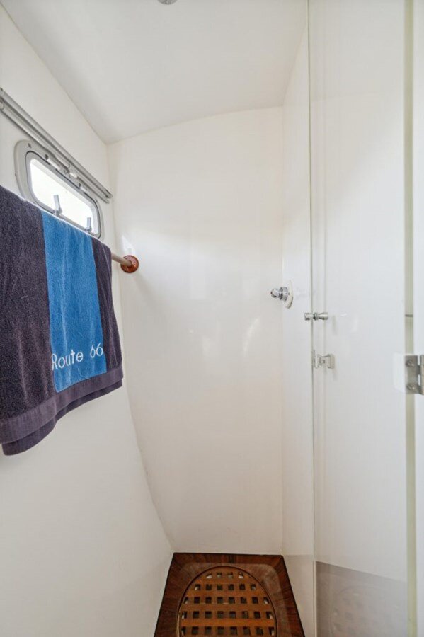 2005-dolphin-46-d77a91