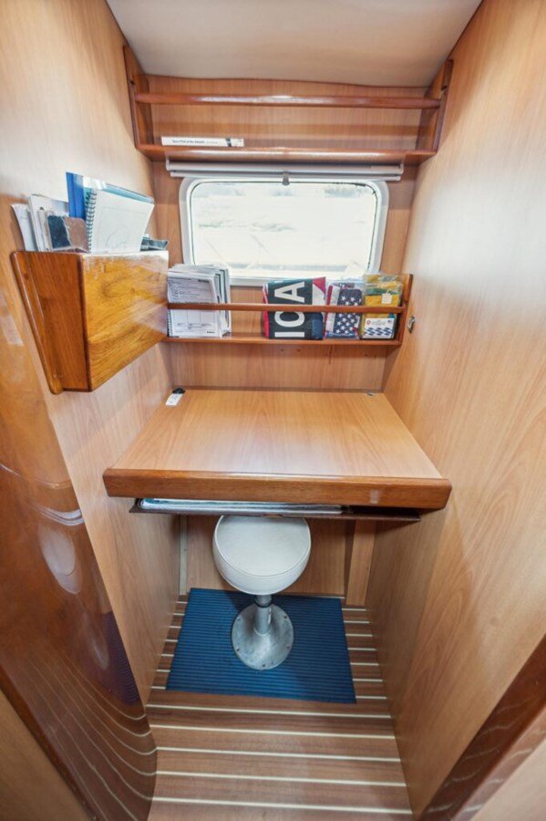 2005-dolphin-46-d77a91