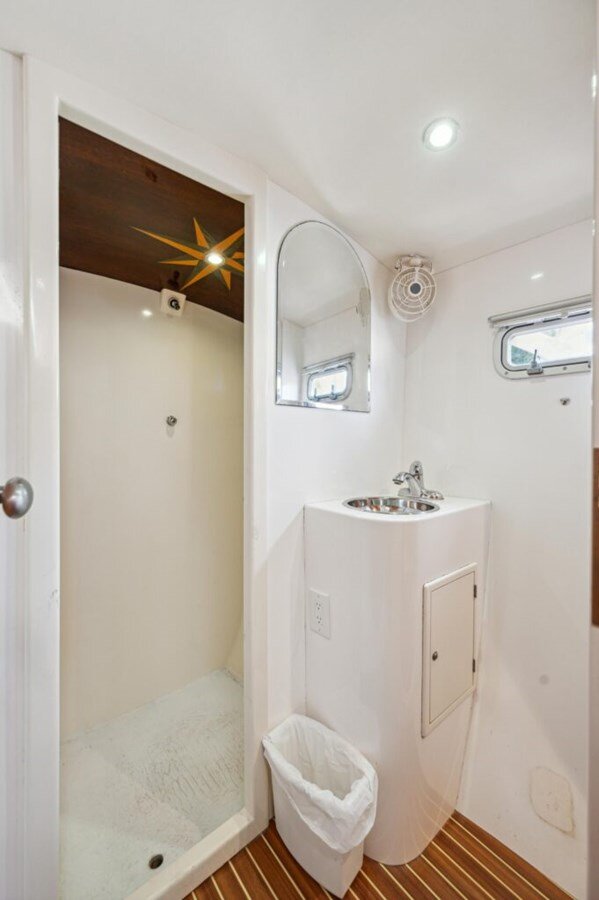 2005-dolphin-46-d77a91