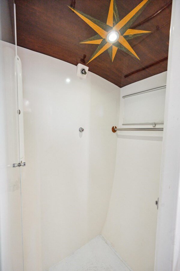 2005-dolphin-46-d77a91