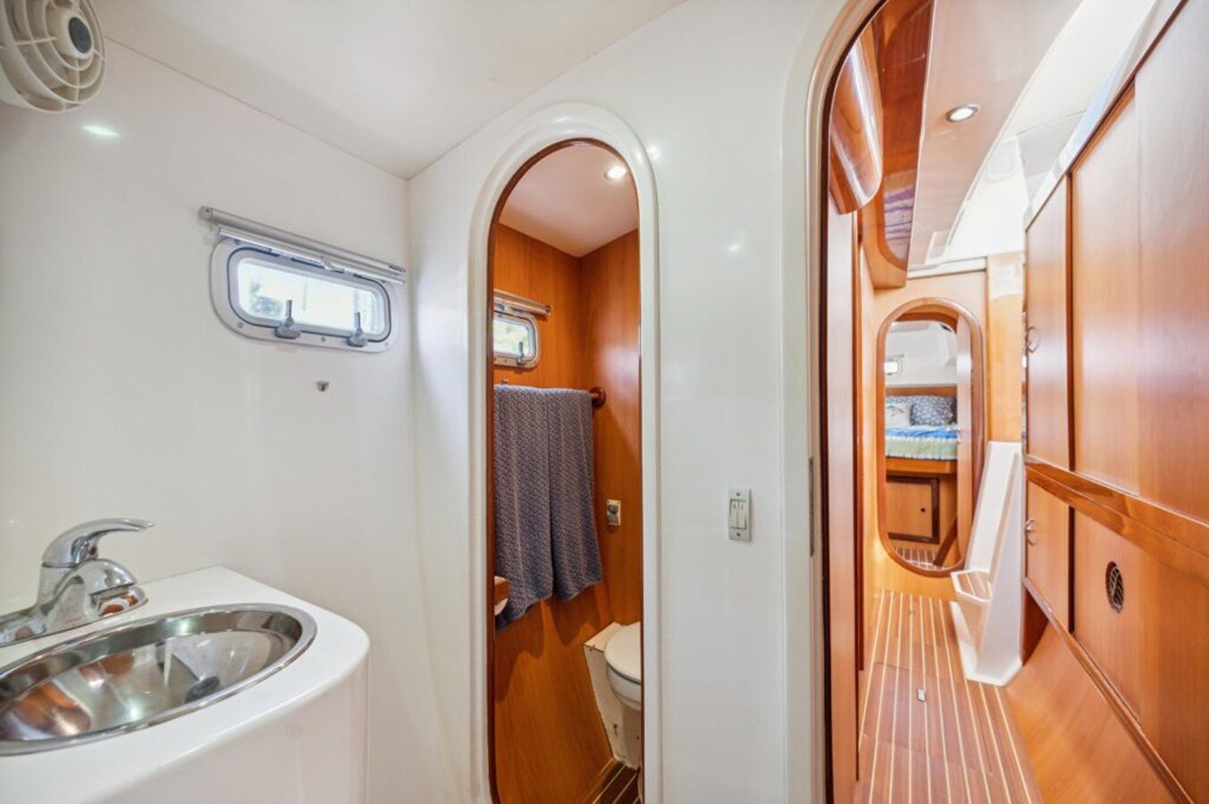 2005-dolphin-46-d77a91