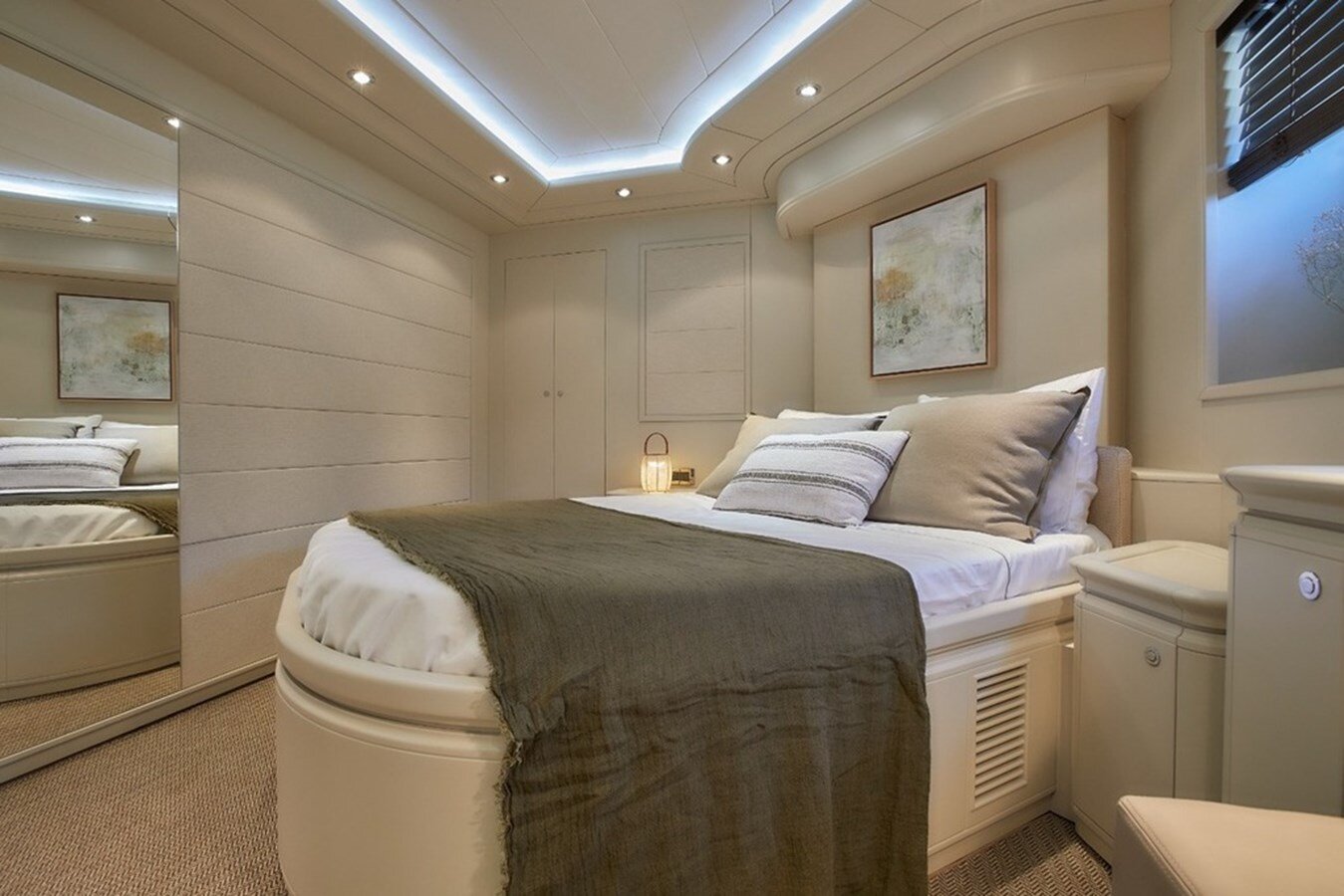 2005-ferretti-custom-line-112-6e84fd