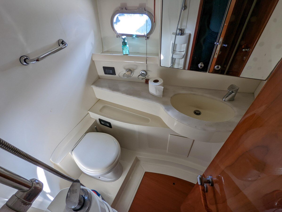 2005-ferretti-yachts-59-071339