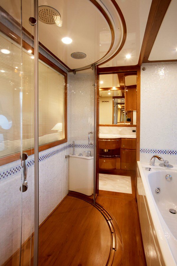 2005-ferretti-yachts-88-7-1f26b4