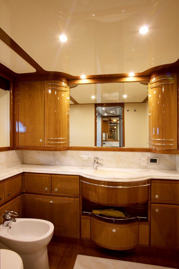 2005-ferretti-yachts-88-7-1f26b4