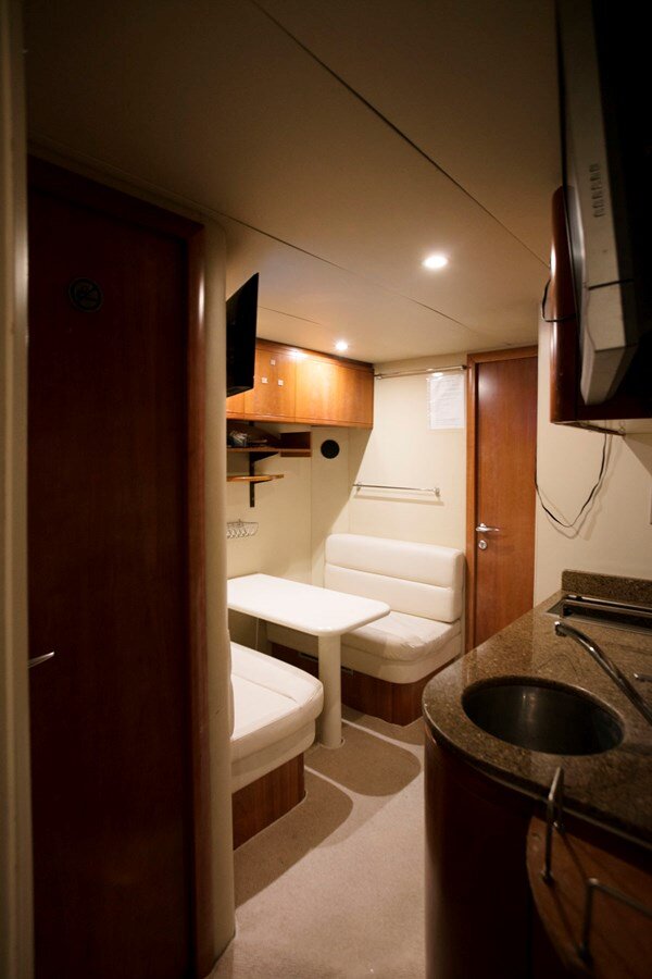 2005-ferretti-yachts-88-7-1f26b4