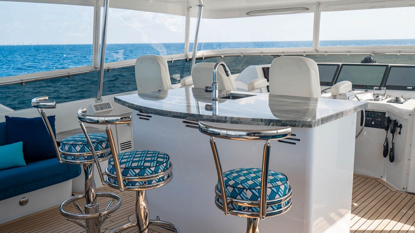 2005-hatteras-100-fe4021