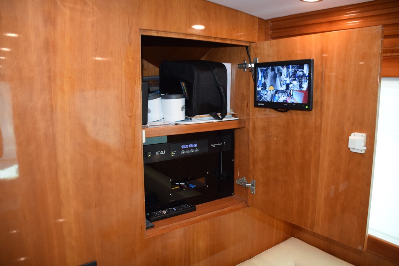 2005-hatteras-60-1-18f64c