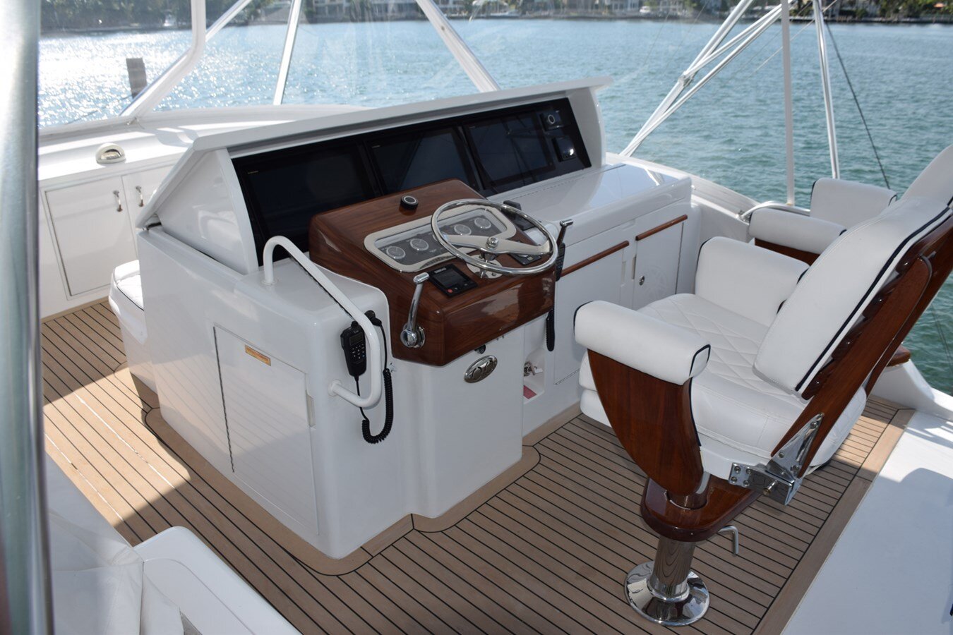 2005-hatteras-60-1-18f64c