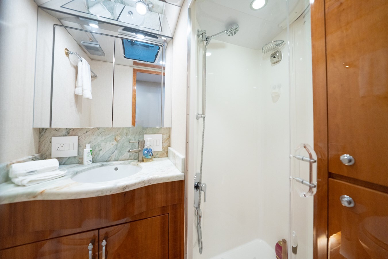 2005-hatteras-60-2-b24807