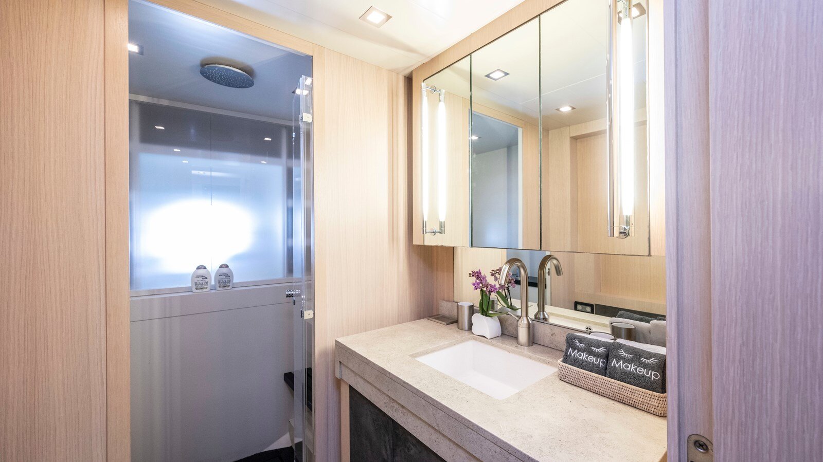 2005-mangusta-108-73f85a