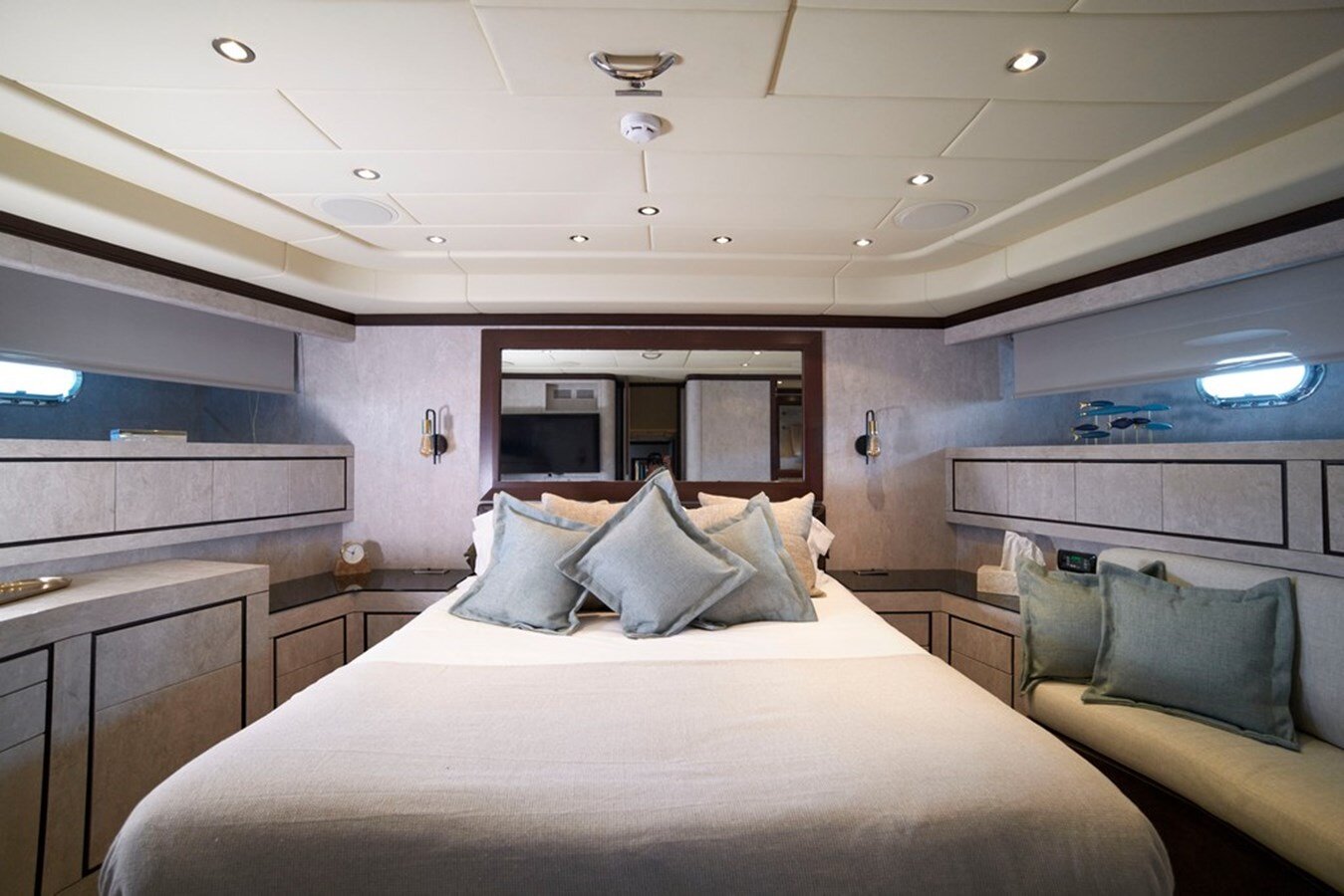 2005-mangusta-92-11-74741b