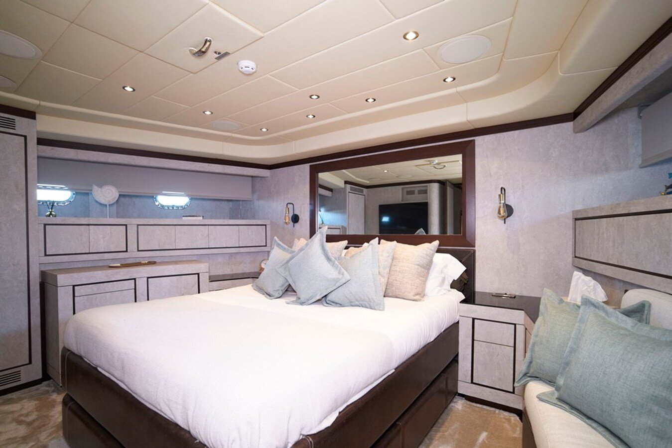 2005-mangusta-92-11-74741b