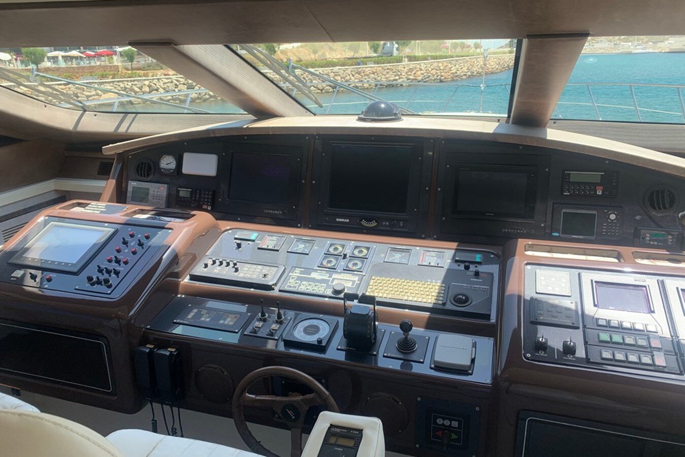 2005-mangusta-92-11-74741b