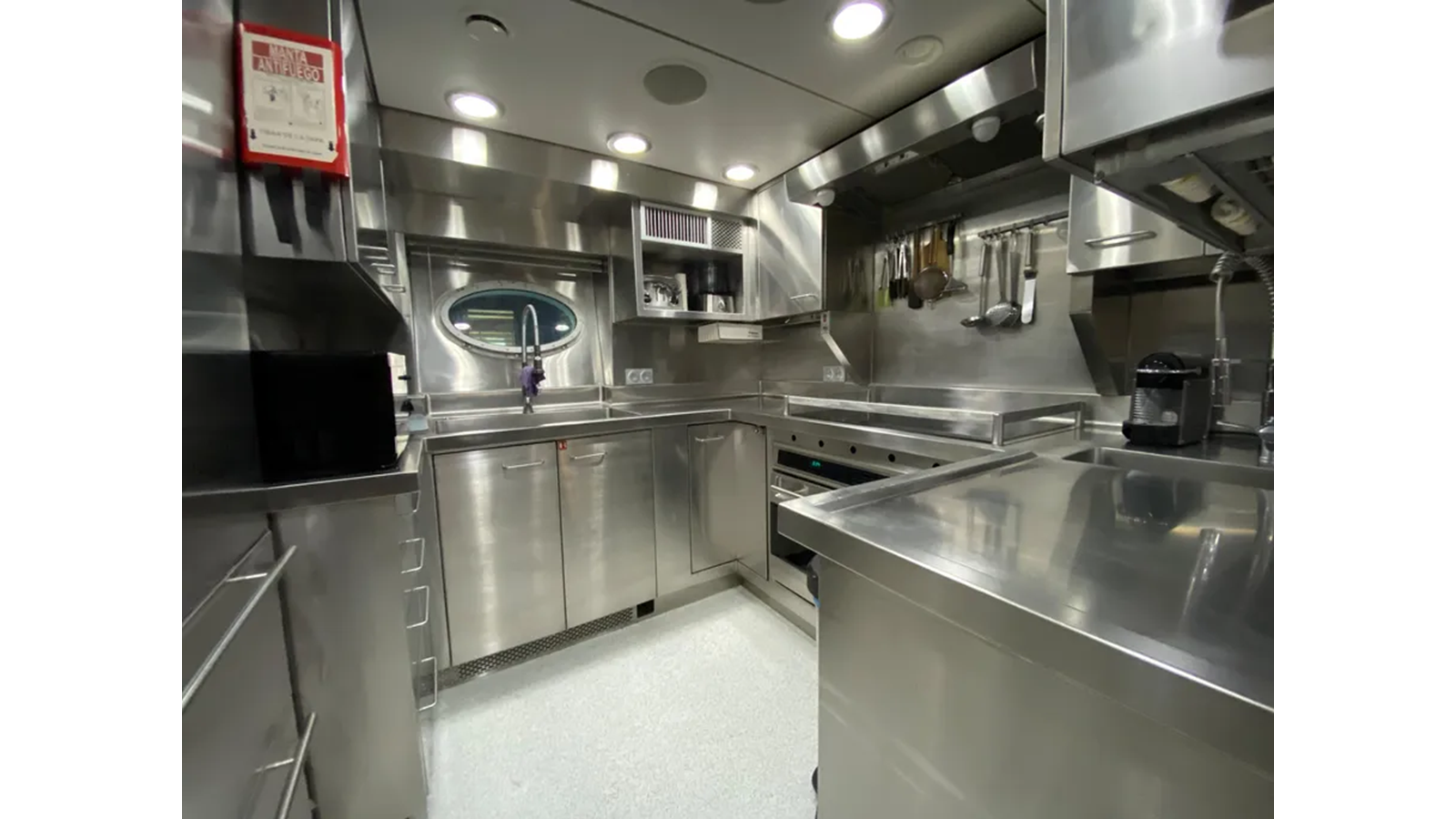 2005-palmer-johnson-120-1-65a914