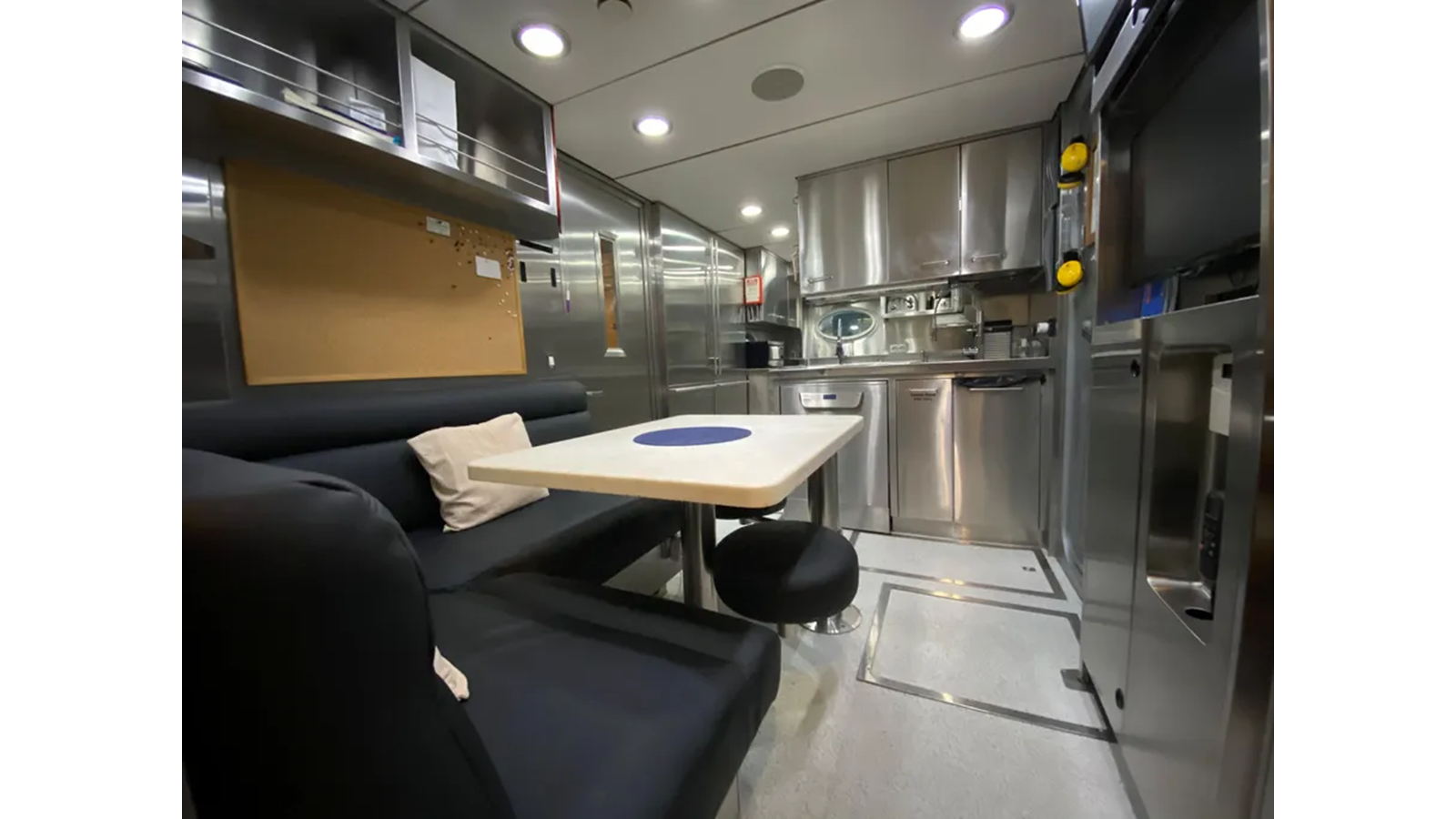 2005-palmer-johnson-120-1-65a914