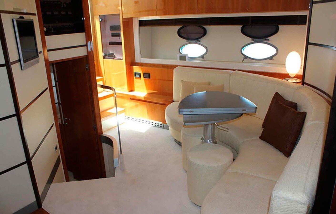 2005 PERSHING 63' 9