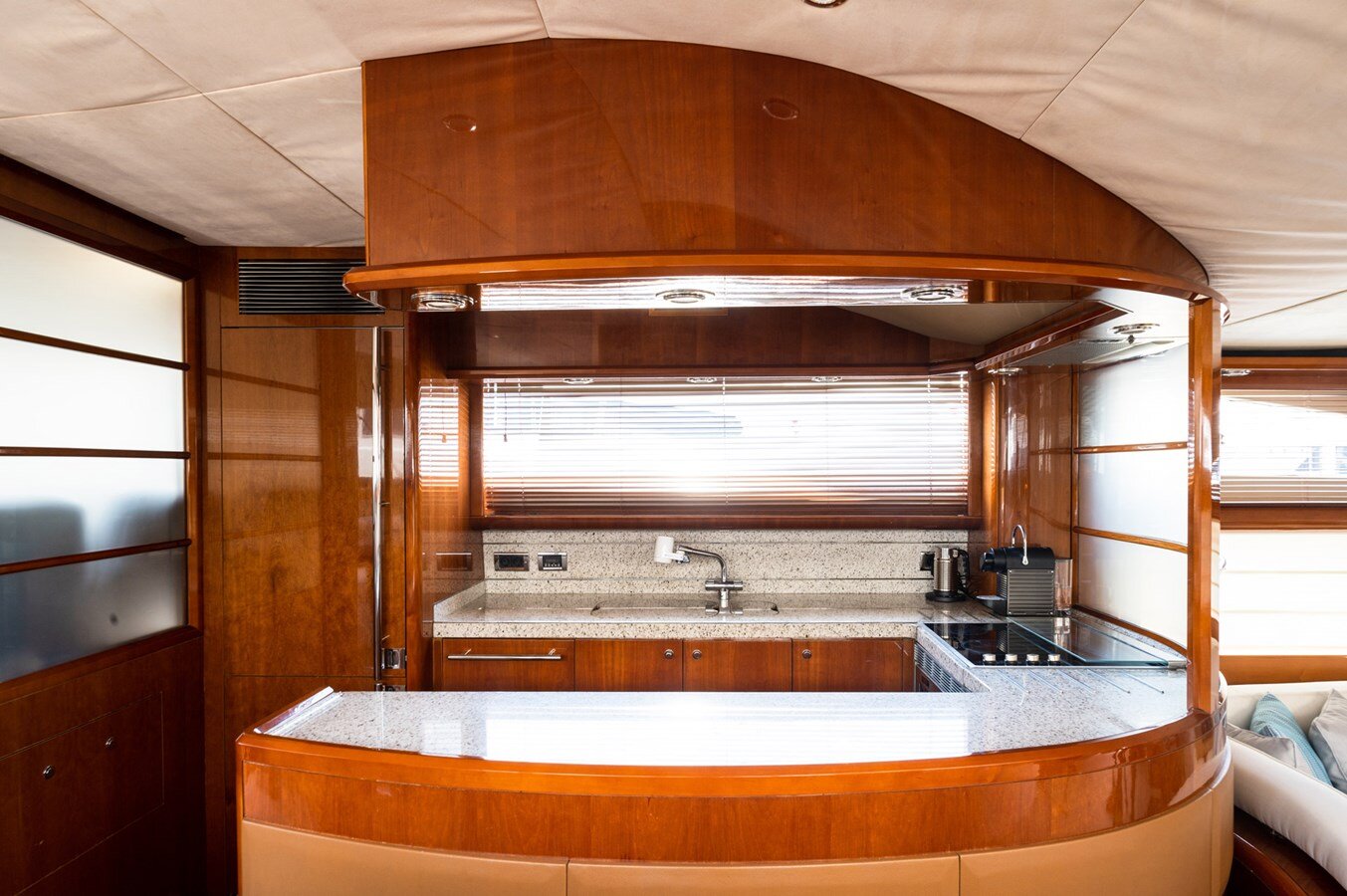 2005 PRINCESS YACHTS 72' 1