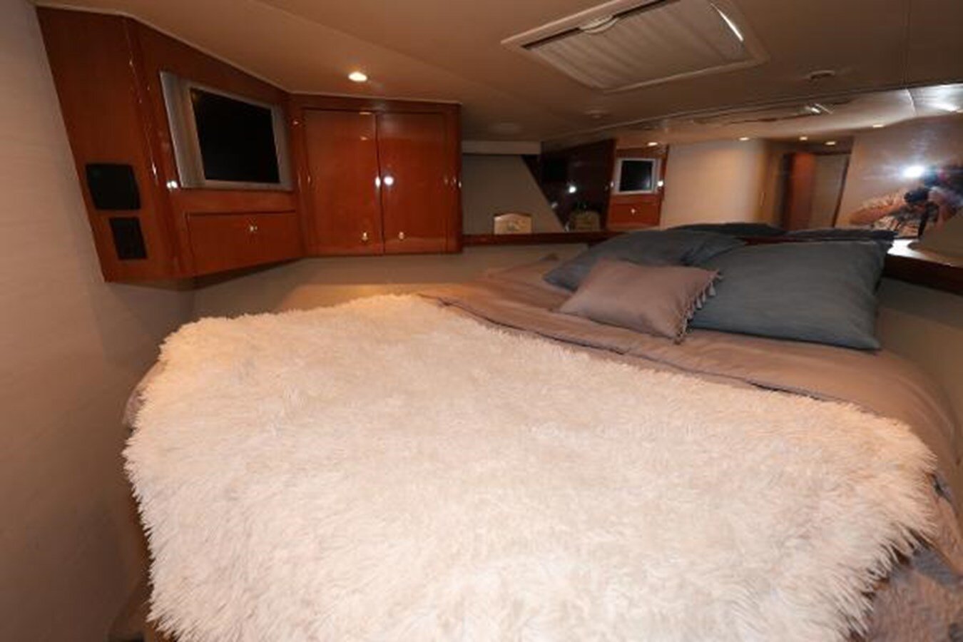 2005-viking-52-8-d618ad