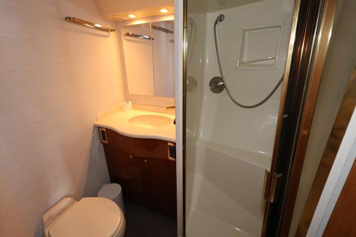 2005-viking-52-8-d618ad