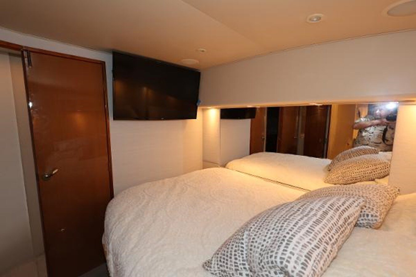 2005-viking-52-8-d618ad