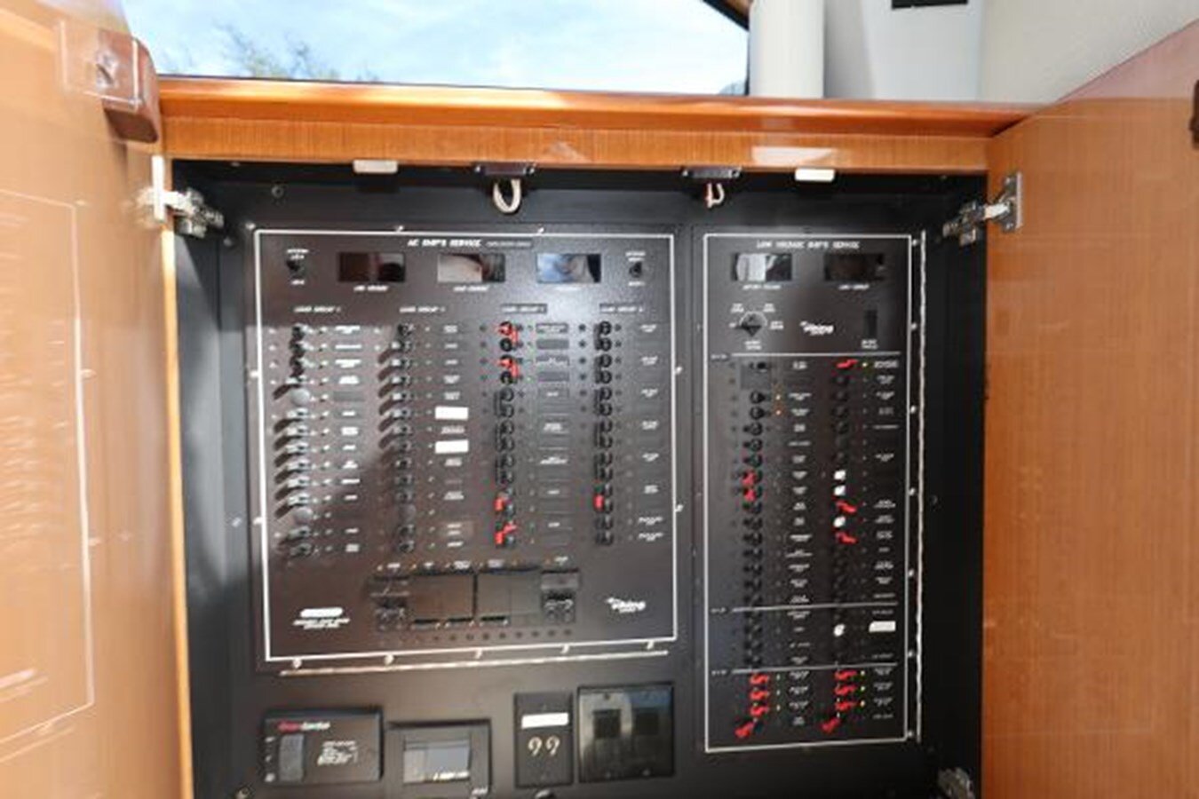 2005-viking-52-8-d618ad