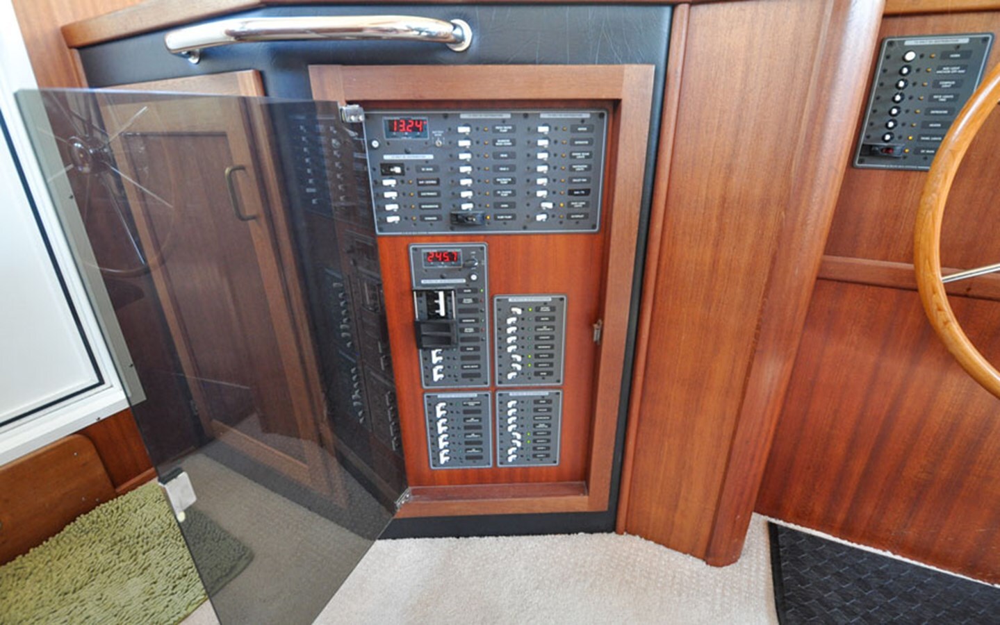 2006-american-tug-45-6-c2d4e9