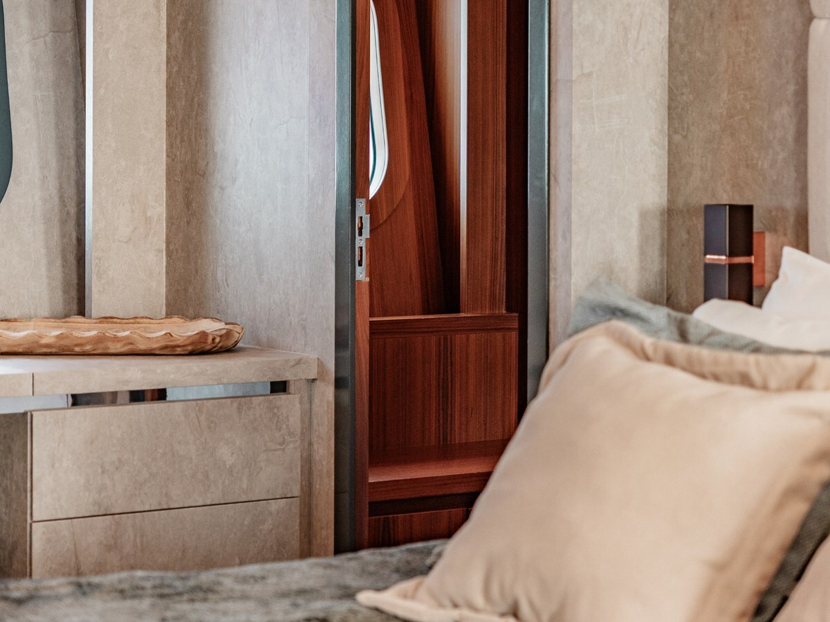 2006 ARNO LEOPARD 101' 9