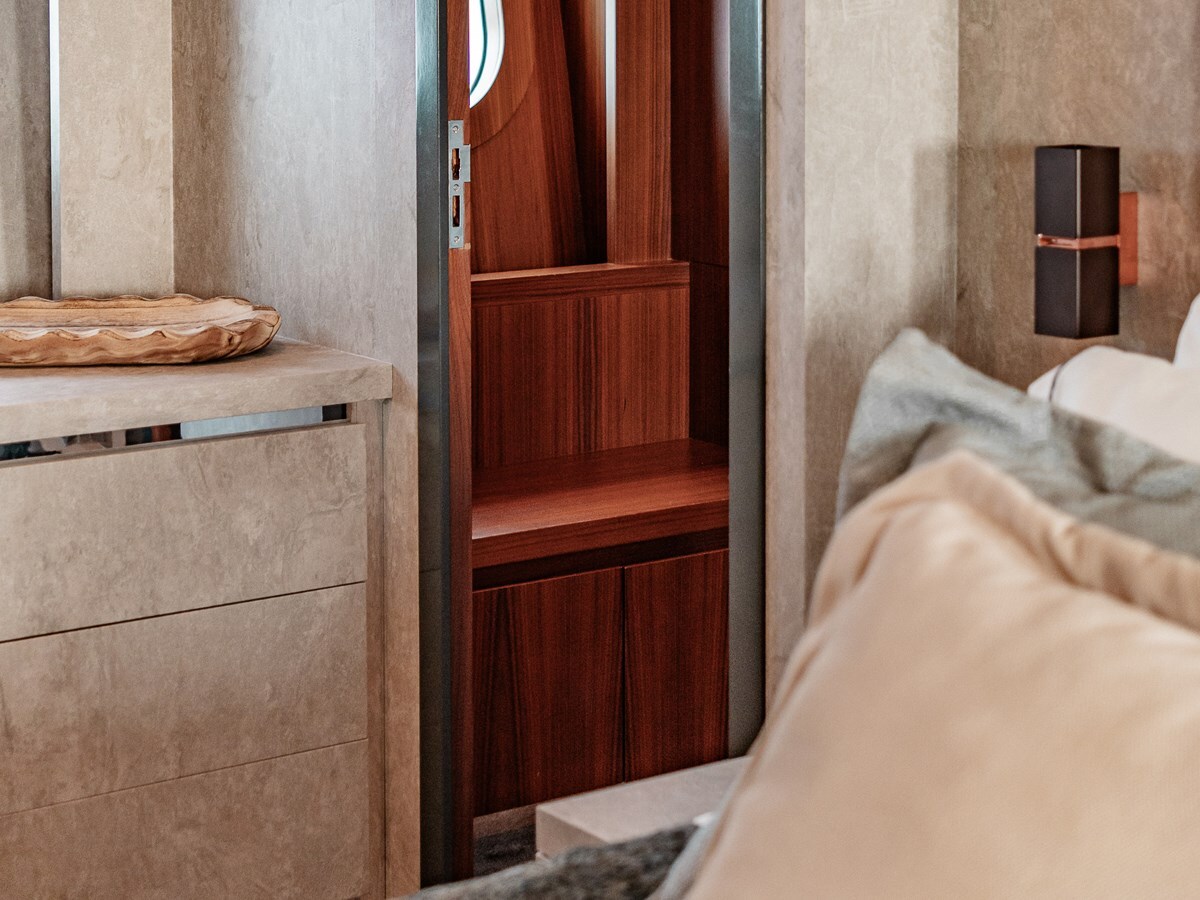 2006 ARNO LEOPARD 101' 9