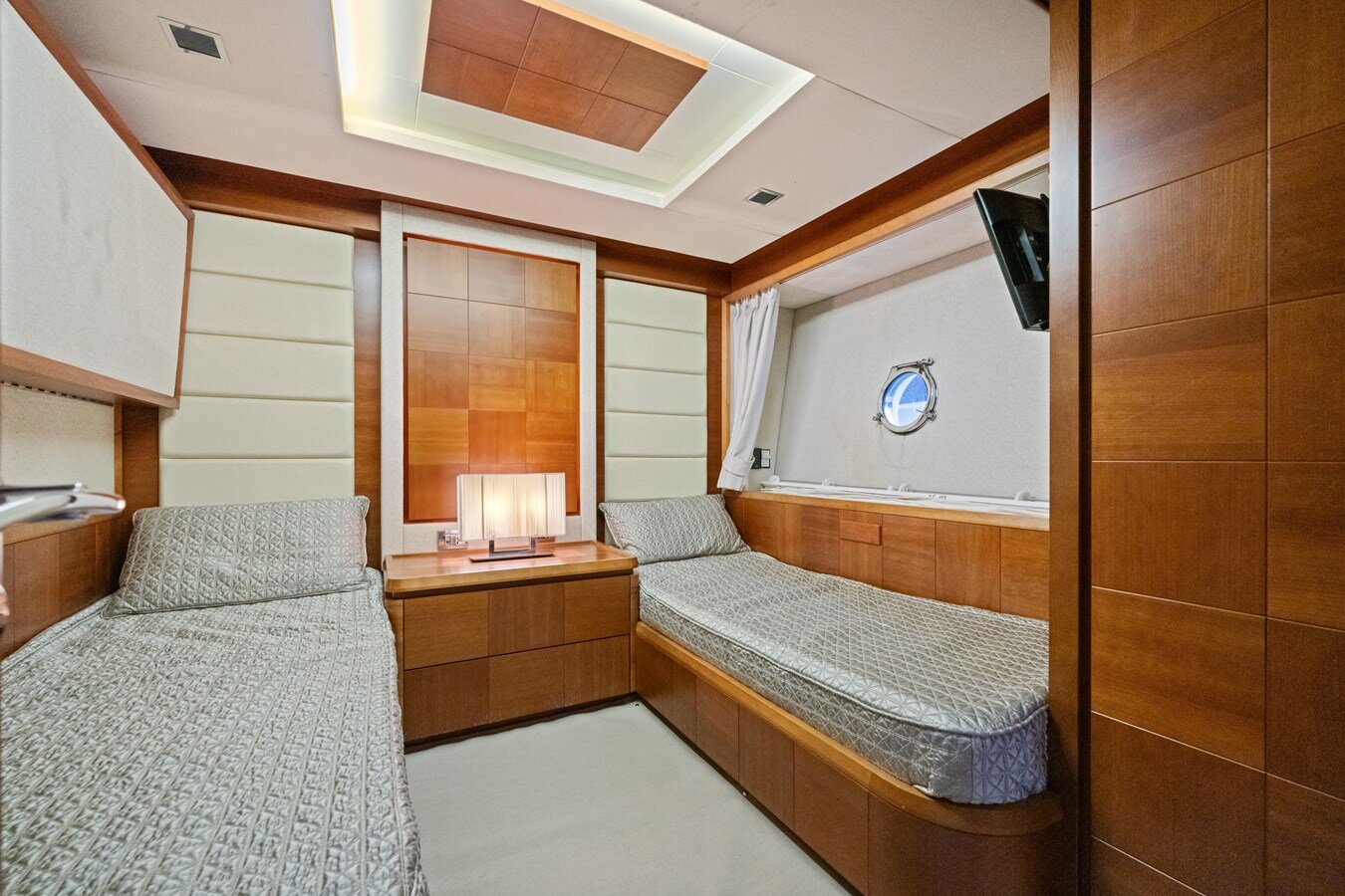 2006 AZIMUT YACHTS 85'